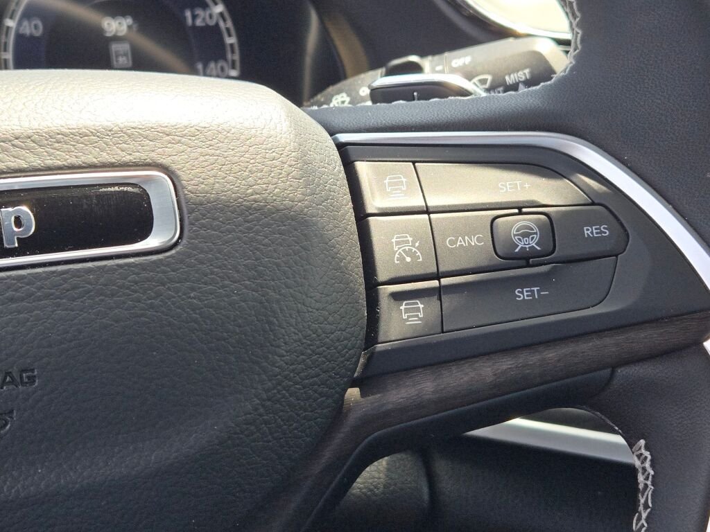 New 2026 Diamond Black Crystal Pearlcoat Jeep Limited image 37