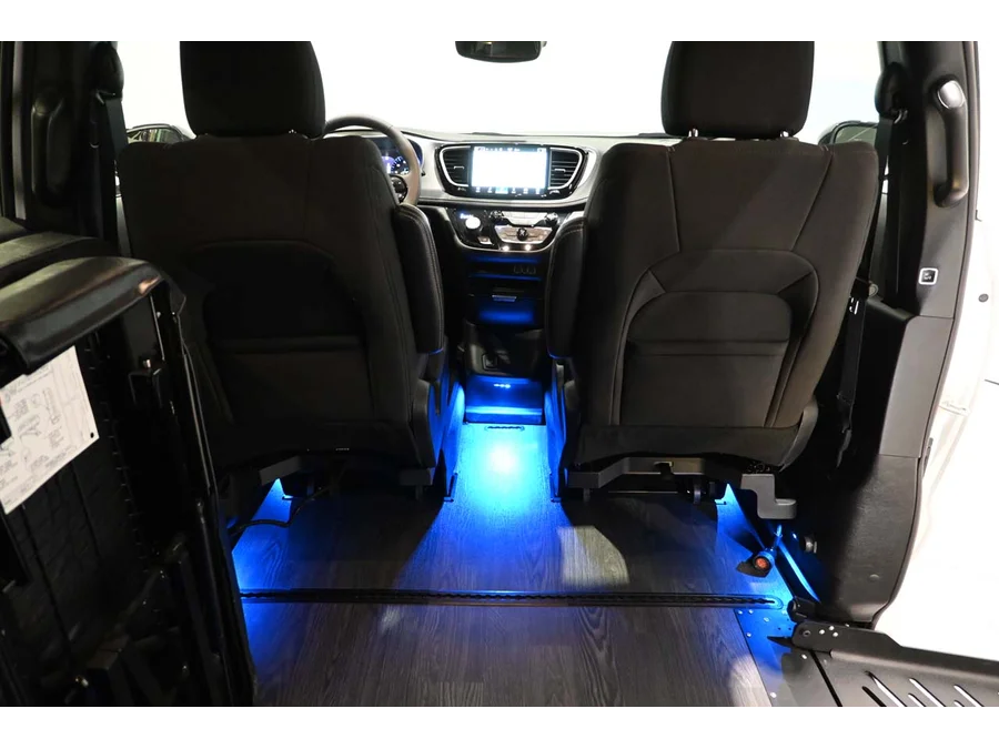 2024 Chrysler Pacifica Touring - Photo 22