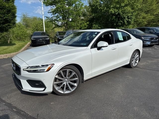 2021 Volvo S60 T6 Momentum AWD's photo