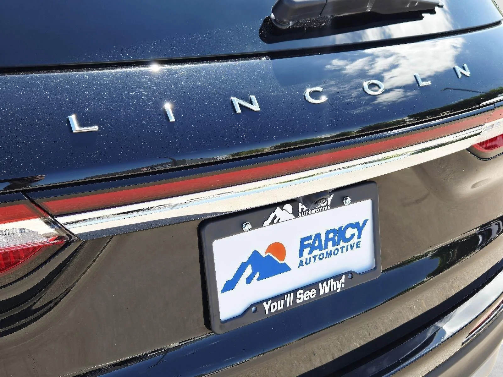 Used 2025 Infinite Black Metallic Clearcoat Lincoln Reserve image 52