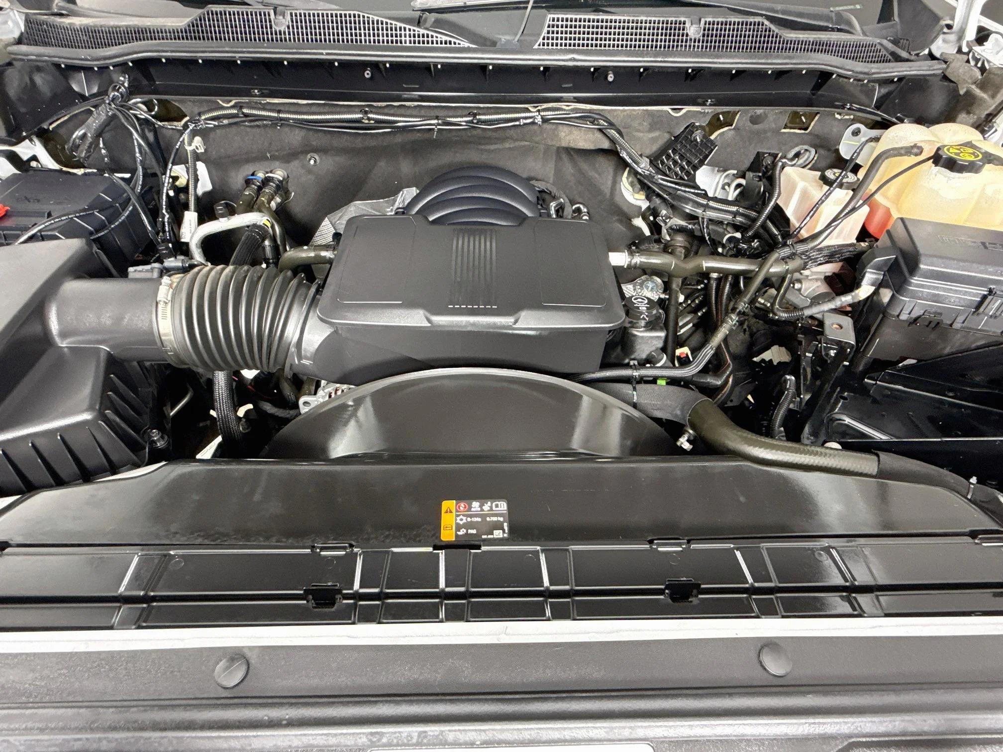 Used 2022 SUMMIT WHITE Chevrolet Custom image 31