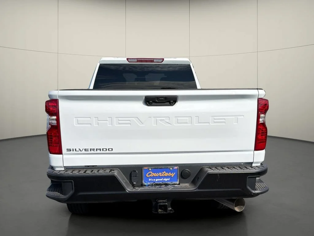 New 2026 Summit White Chevrolet WT image 6
