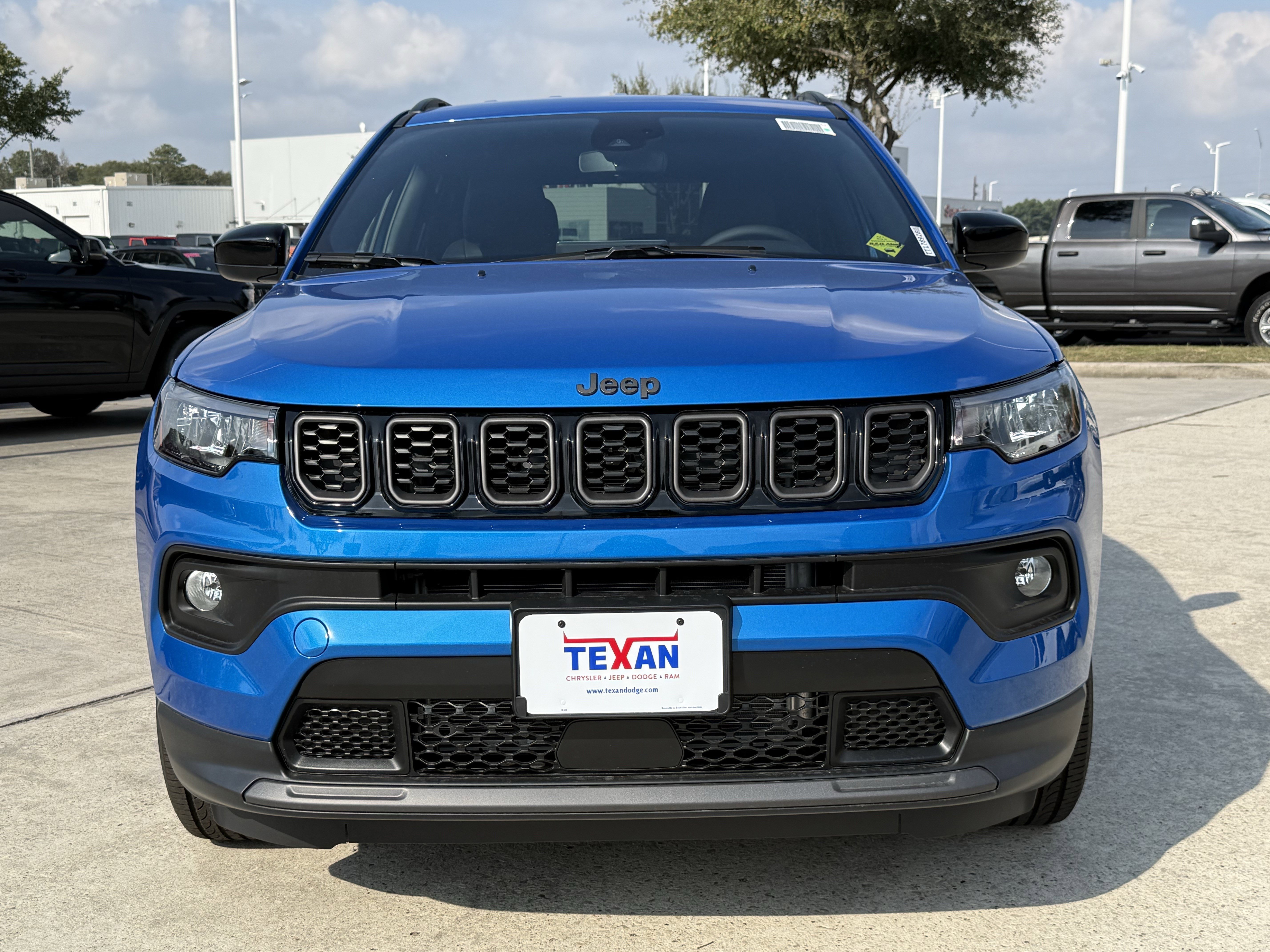 New 2026 Hydro Blue Pearlcoat Jeep Latitude Altitude image 6