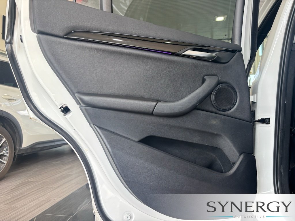Used 2020 Alpine White BMW sDrive28i image 25