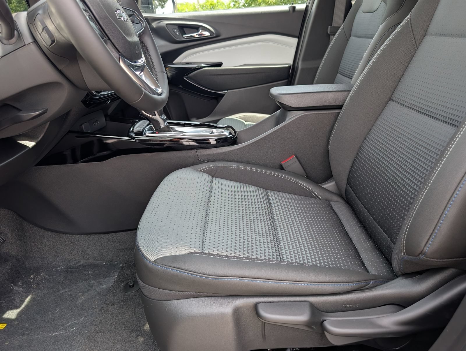 2026 Chevrolet Trax LT - Photo 7