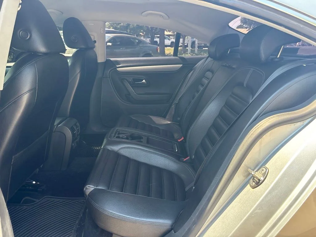 Used 2010 White Volkswagen Sport image 16