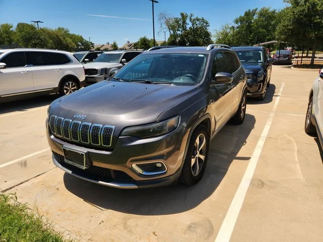 Used 2019 Gray Jeep Limited image 2