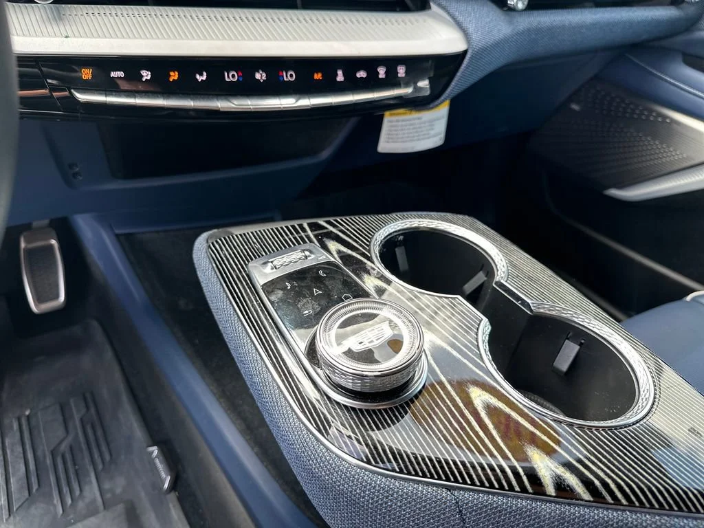 2025 Cadillac OPTIQ Luxury 2 - Photo 25