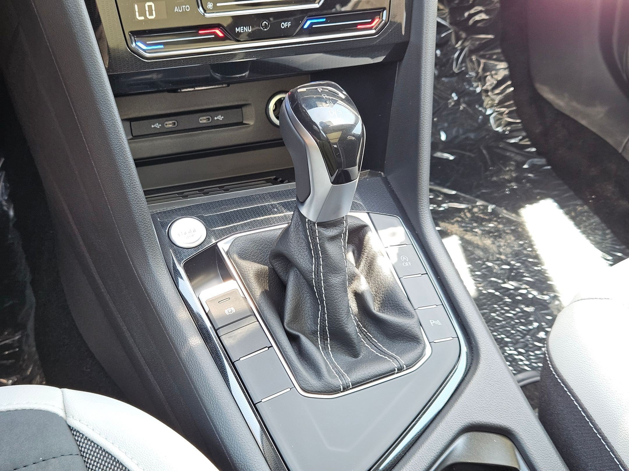 New 2026 Pyrite Silver Volkswagen SE image 14