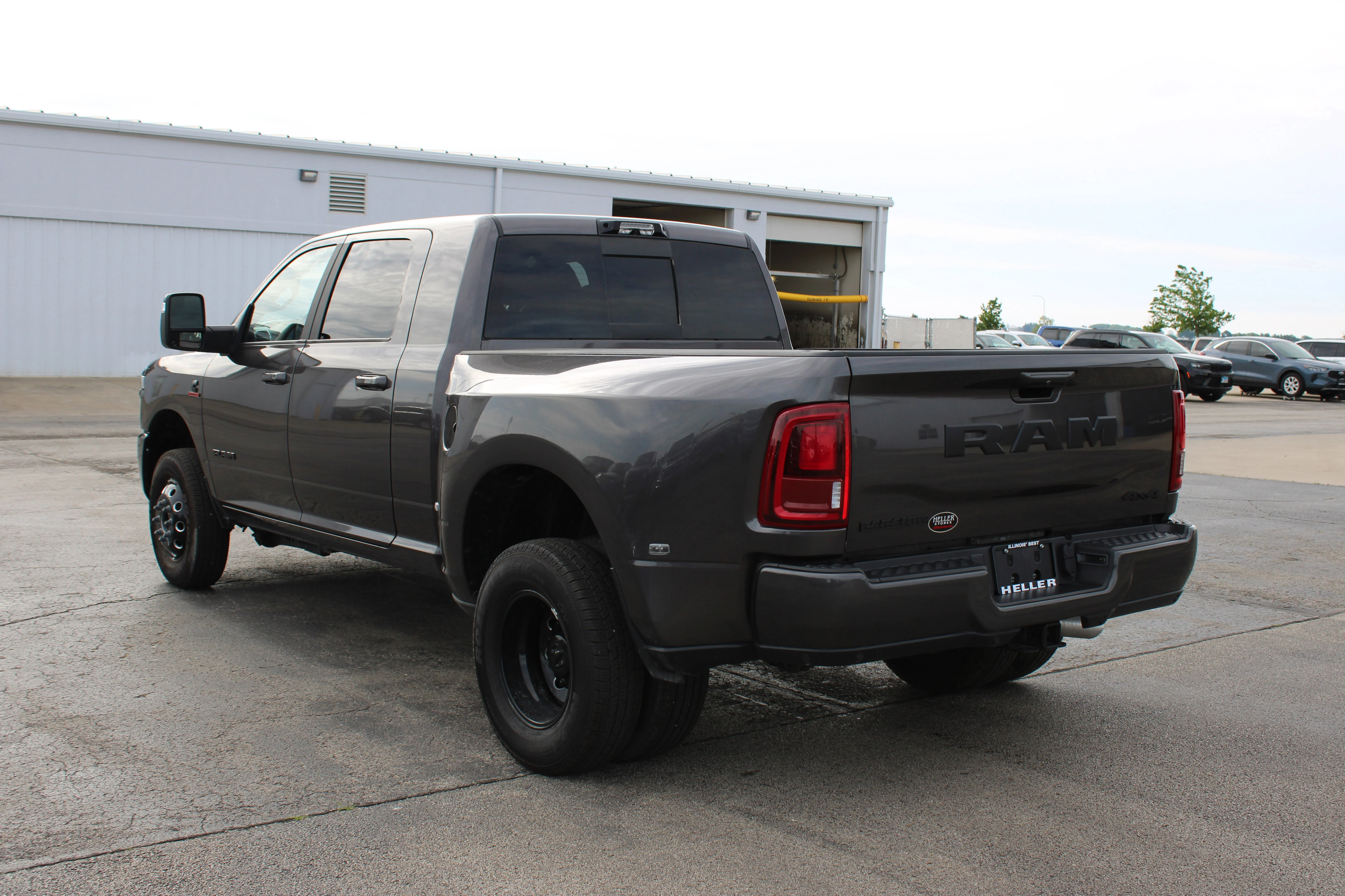 Used 2025 Granite Crystal Metallic Clearcoat Ram Laramie image 6
