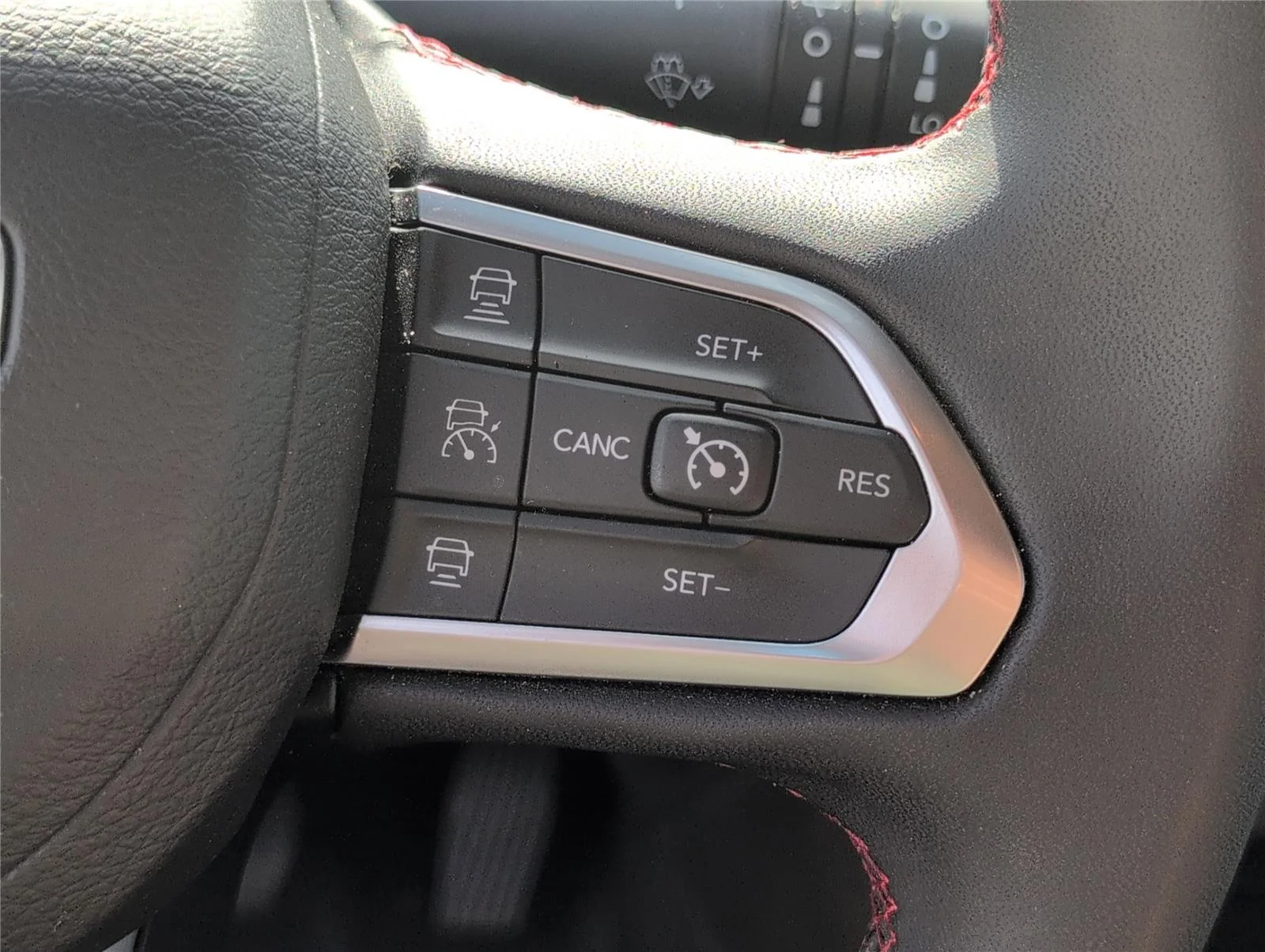 Used 2025 Bright White Clearcoat Jeep Trailhawk image 21