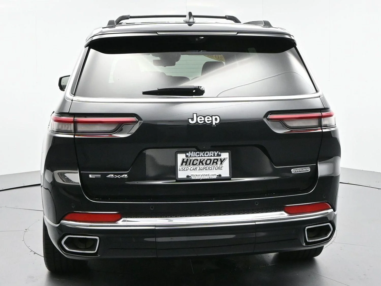 Used 2023 Diamond Black Crystal Pearlcoat Jeep Overland image 6