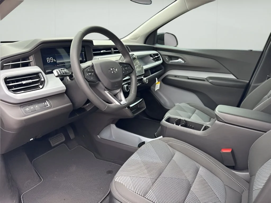 New 2027 Mosaic Black Metallic Chevrolet LT image 8