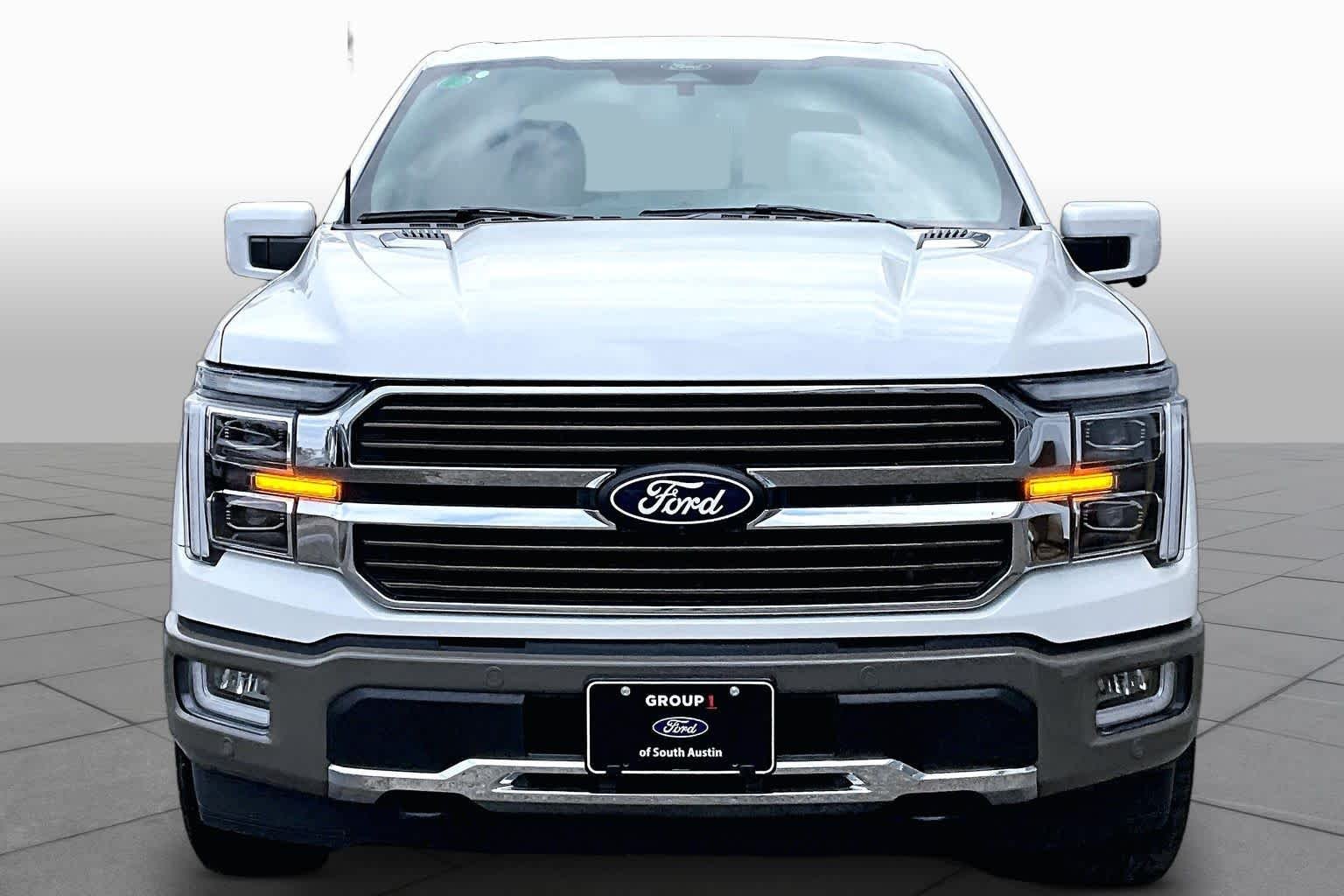 Used 2025 Star White Metallic Tri-Coat/Marsh Gray Ford King Ranch image 4