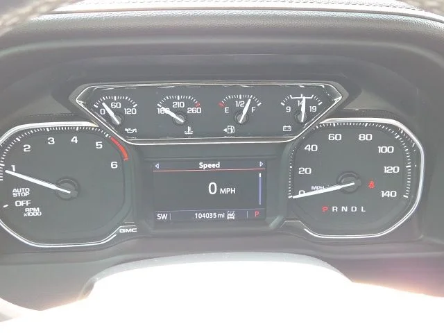 Used 2022 White GMC Elevation image 27