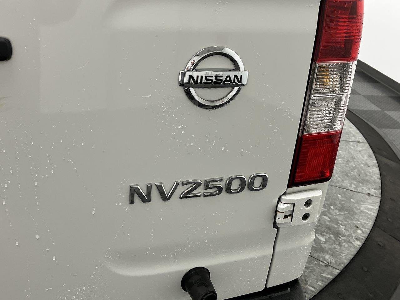 Used 2017 Glacier White Nissan S image 4