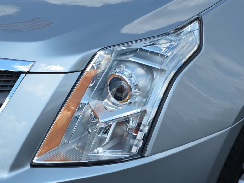 Used 2011 RADIANT SILVER METALLIC Cadillac Base image 30
