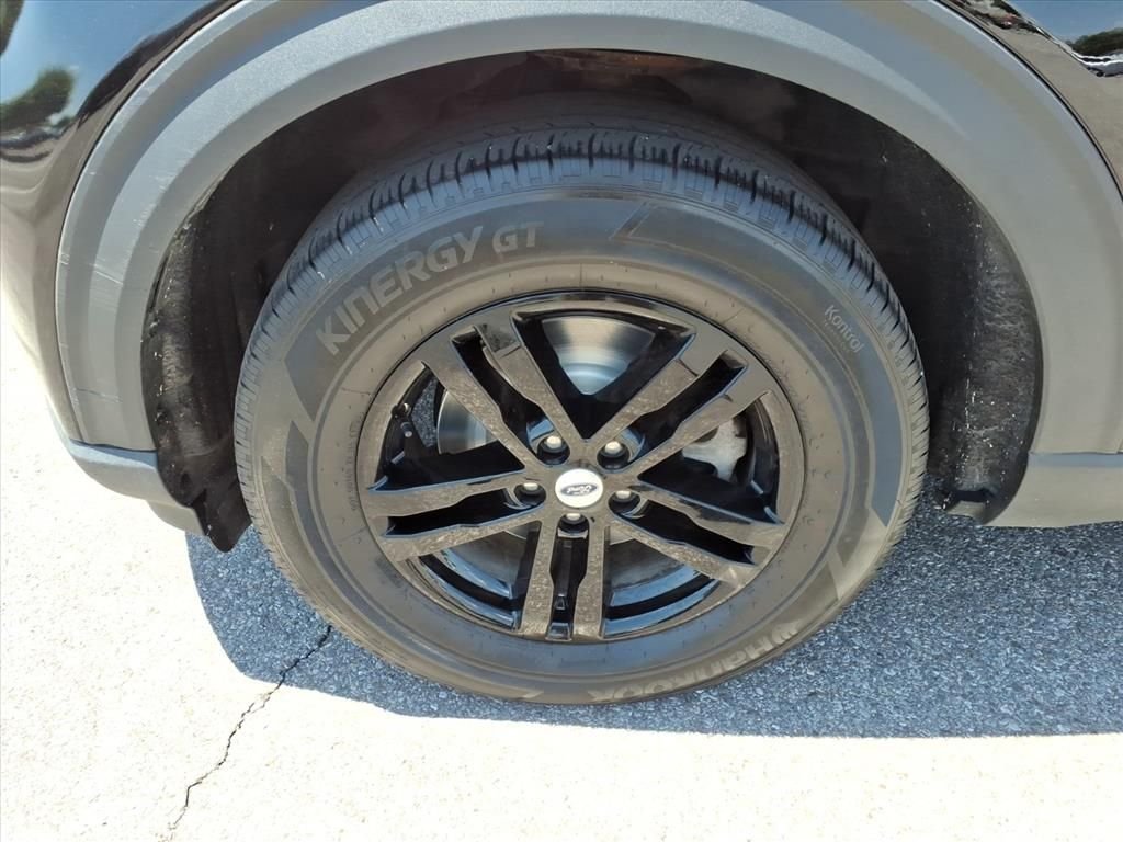 Used 2022 Black Ford XLT image 11