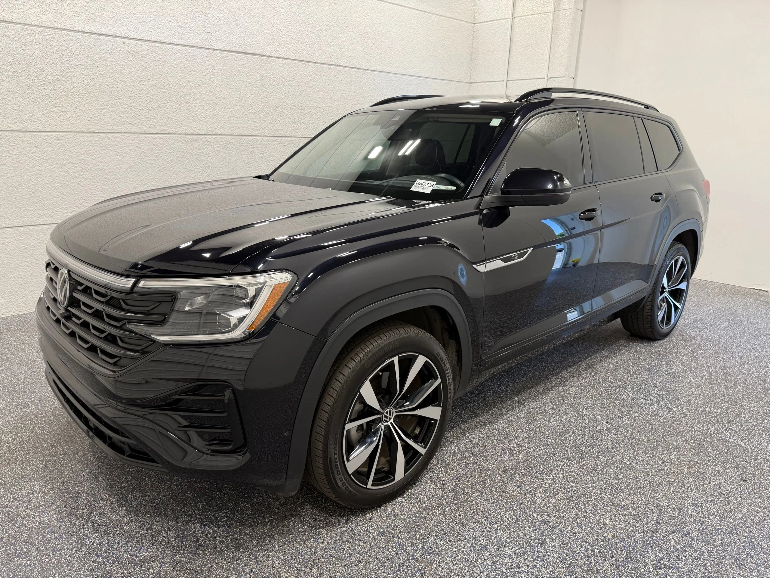 2024 Volkswagen Atlas 2.0T SEL Premium R-Line 4MOTION's photo