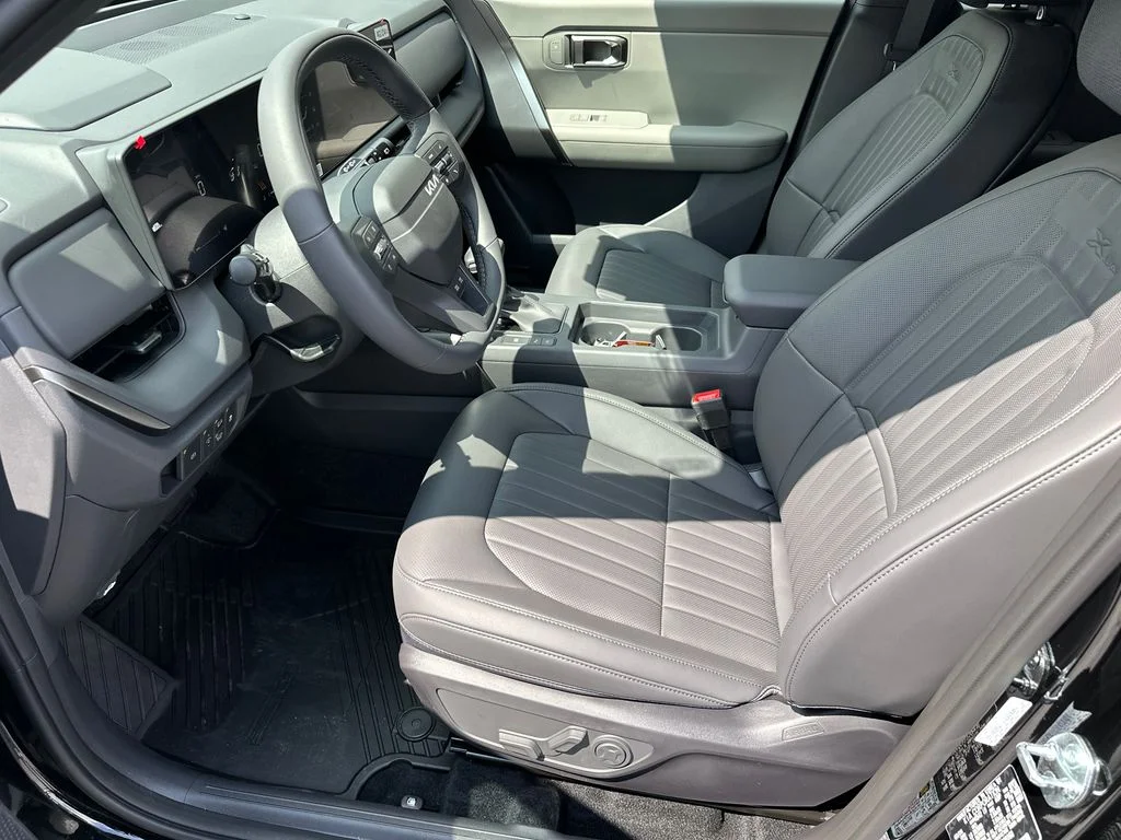 New 2027 Black Kia X-Line S image 9