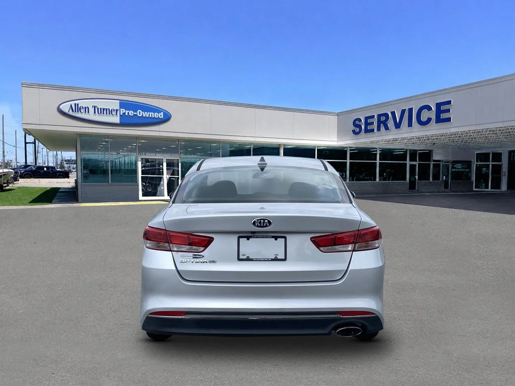 Used 2017 Sparkling Silver Kia LX image 7