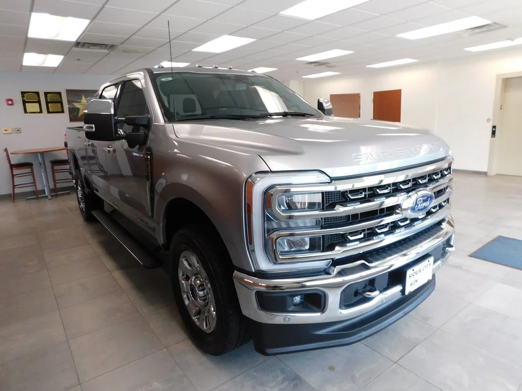 Used 2024 Iconic Silver Metallic Ford Lariat image 3