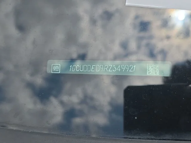 Used 2024 White Chevrolet LT image 36