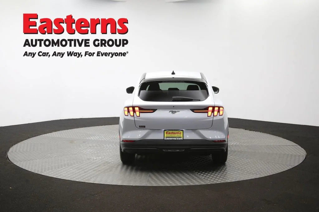 Used 2023 White Ford Select image 35