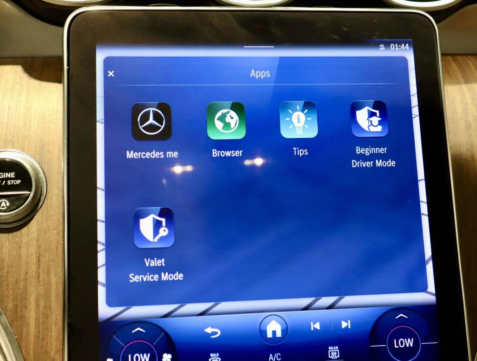 Used 2023 Nautical Blue Metallic Mercedes-Benz GLC 300 image 31