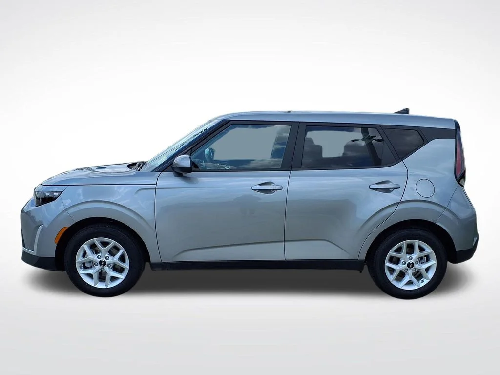 Used 2025 Gray Kia LX image 5
