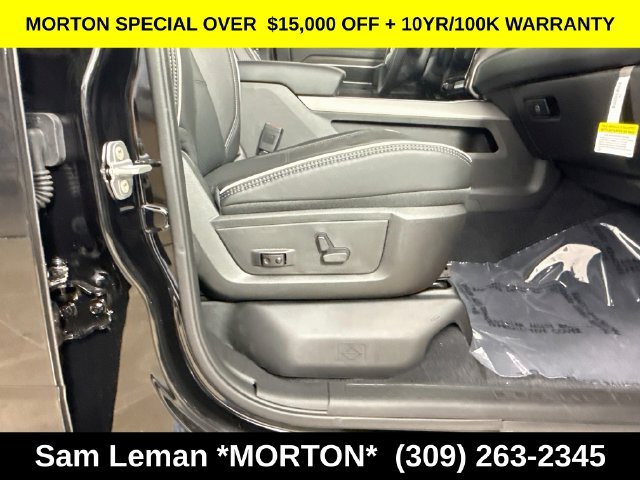New 2026 Diamond Black Crystal Pearl-Coat Exterior Paint Ram Laramie image 42