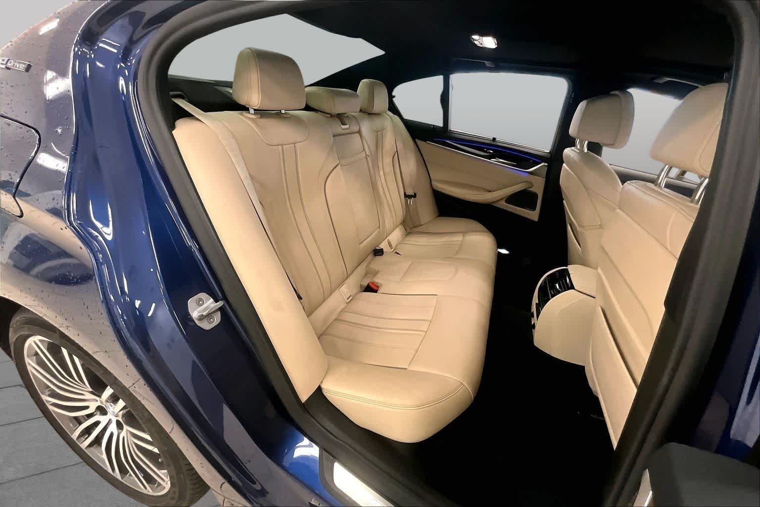 Used 2019 Mediterranean Blue Metallic BMW 530e iPerformance image 18
