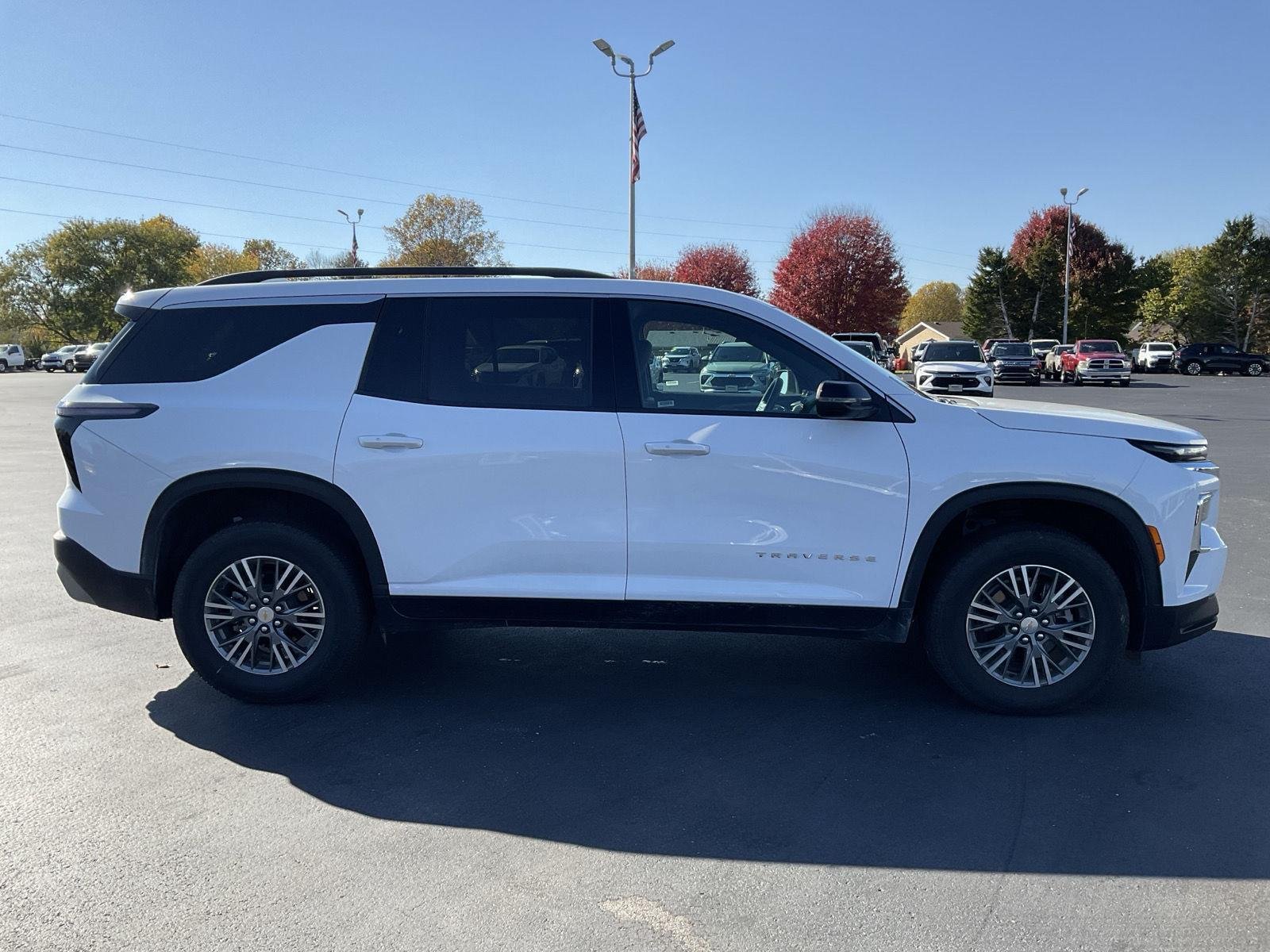 2025 Chevrolet Traverse photo 4