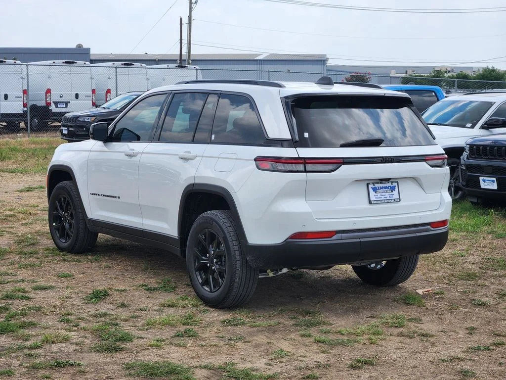 New 2026 Bright White Clear-Coat Exterior Paint Jeep Altitude image 3