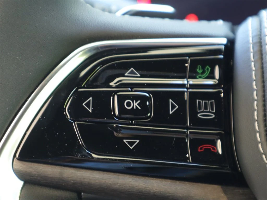 2023 Jeep Grand Cherokee Overland - Photo 11