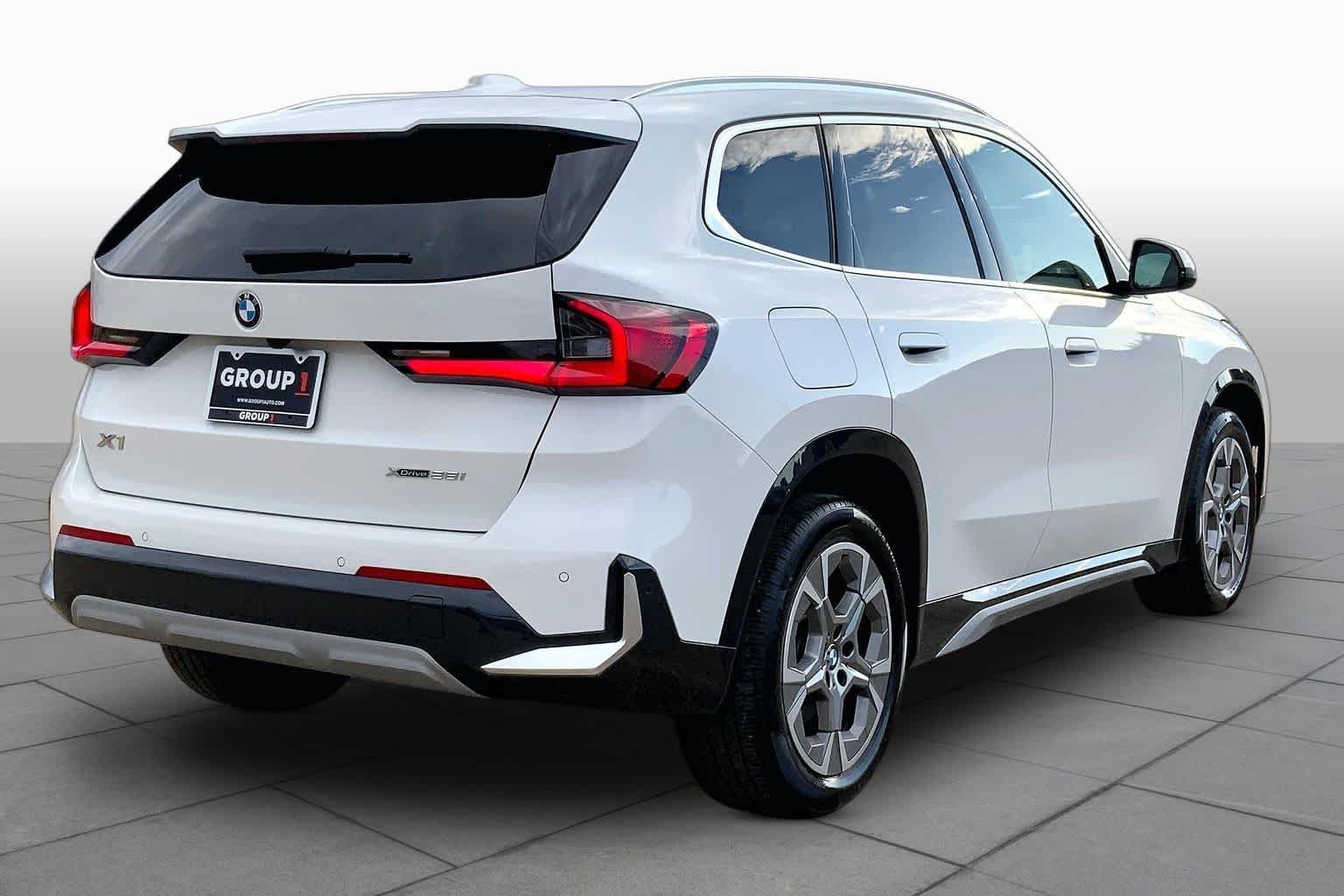 Used 2025 Alpine White BMW xDrive28i image 13
