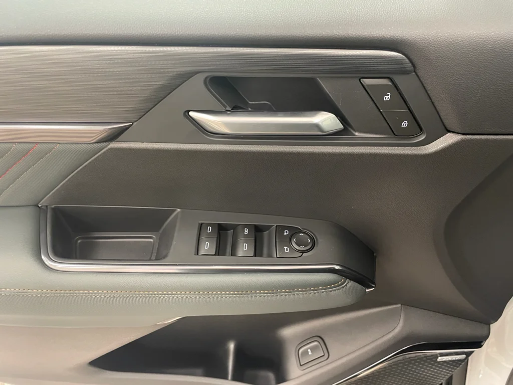 2026 GMC Acadia AT4 - Photo 7