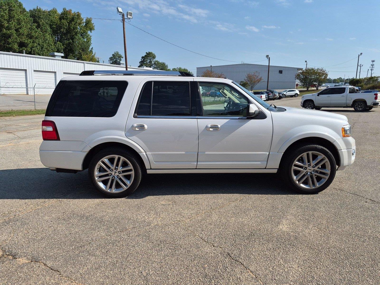 Used 2017 White Platinum Tri-Coat Metallic Ford Limited image 6
