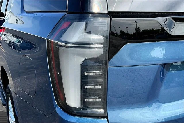 Used 2025 Blue Chevrolet Premier image 22