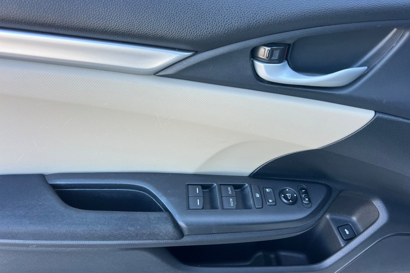 Used 2016 Taffeta White Honda LX image 14
