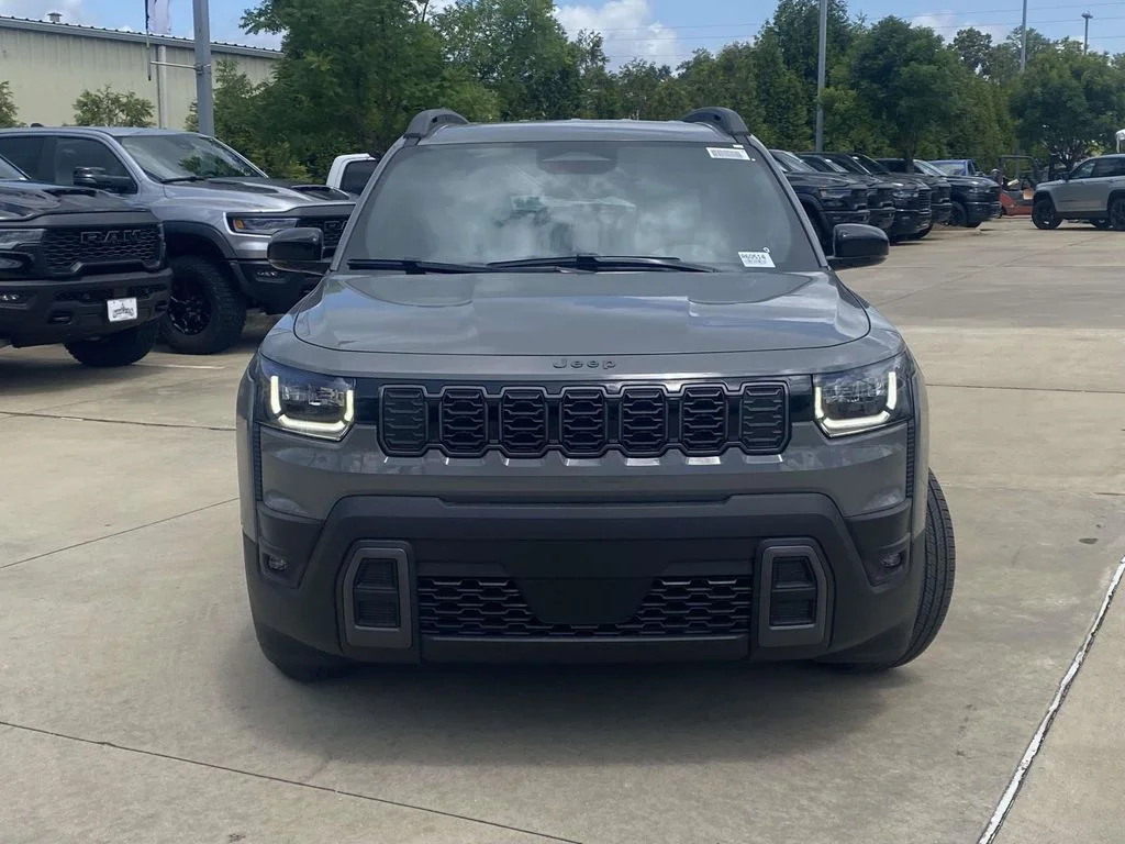 New 2026 Sting-Gray Clear-Coat Exterior Paint Jeep Limited image 2