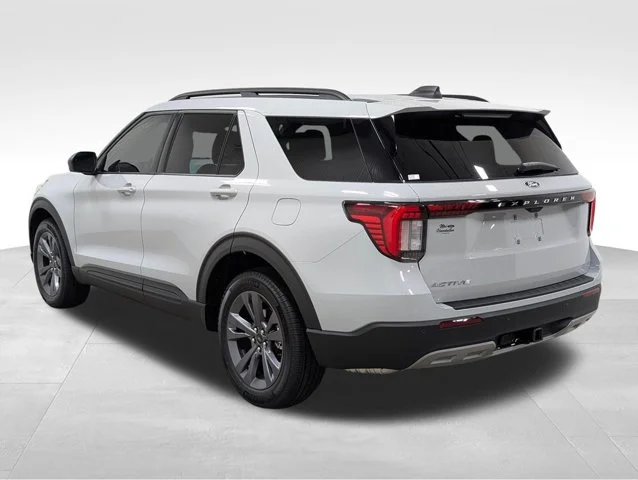 New 2027 Avalanche Gray Ford Active image 53