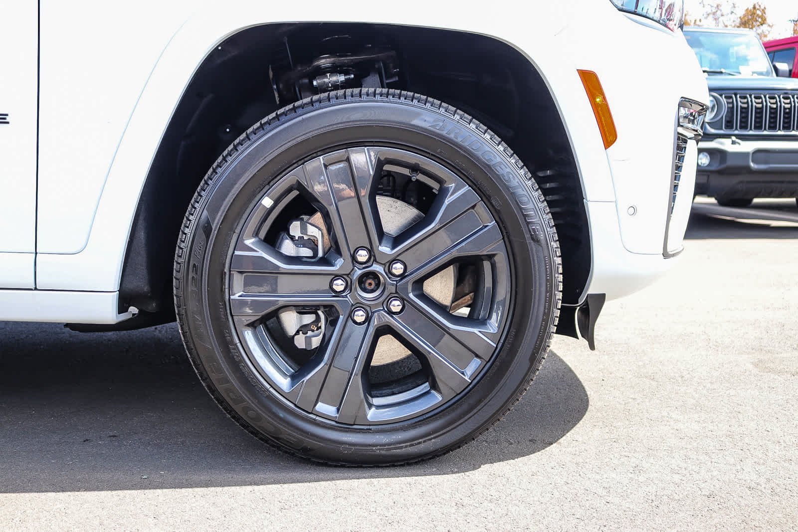 New 2027 Bright White Clear-Coat Paint Jeep Limited Reserve image 10