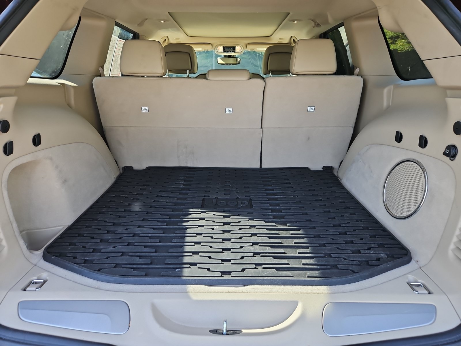 Used 2018 Red Jeep Overland image 19