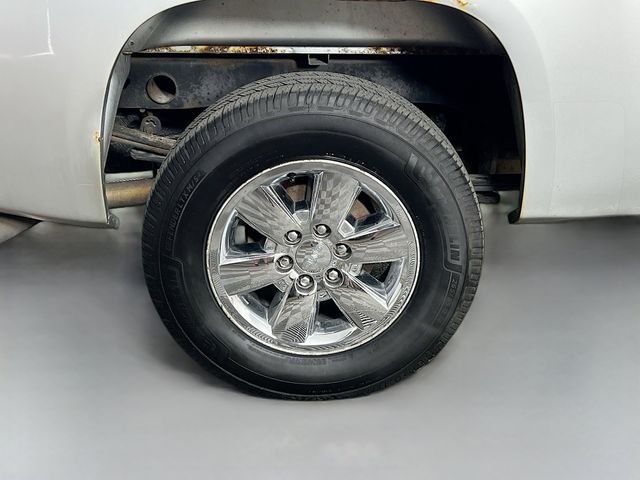 Used 2013 Silver GMC SLE image 30