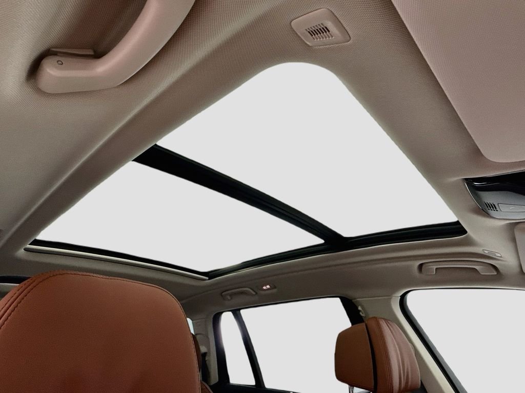 New 2027 White Metallic BMW xDrive40i image 17