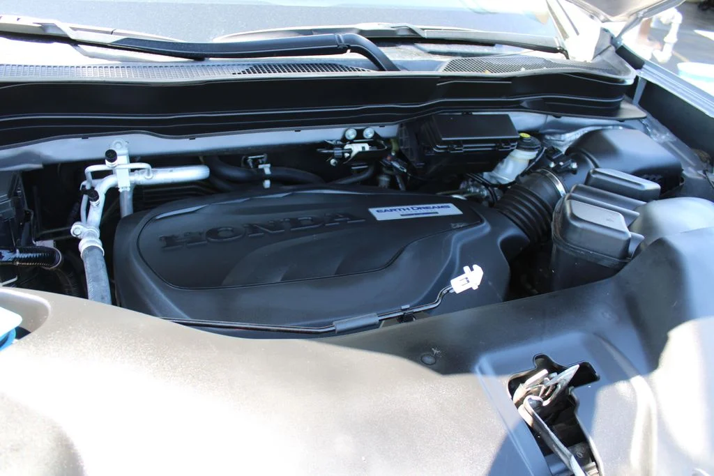 Used 2020 Lunar Silver Metallic Honda Touring image 13