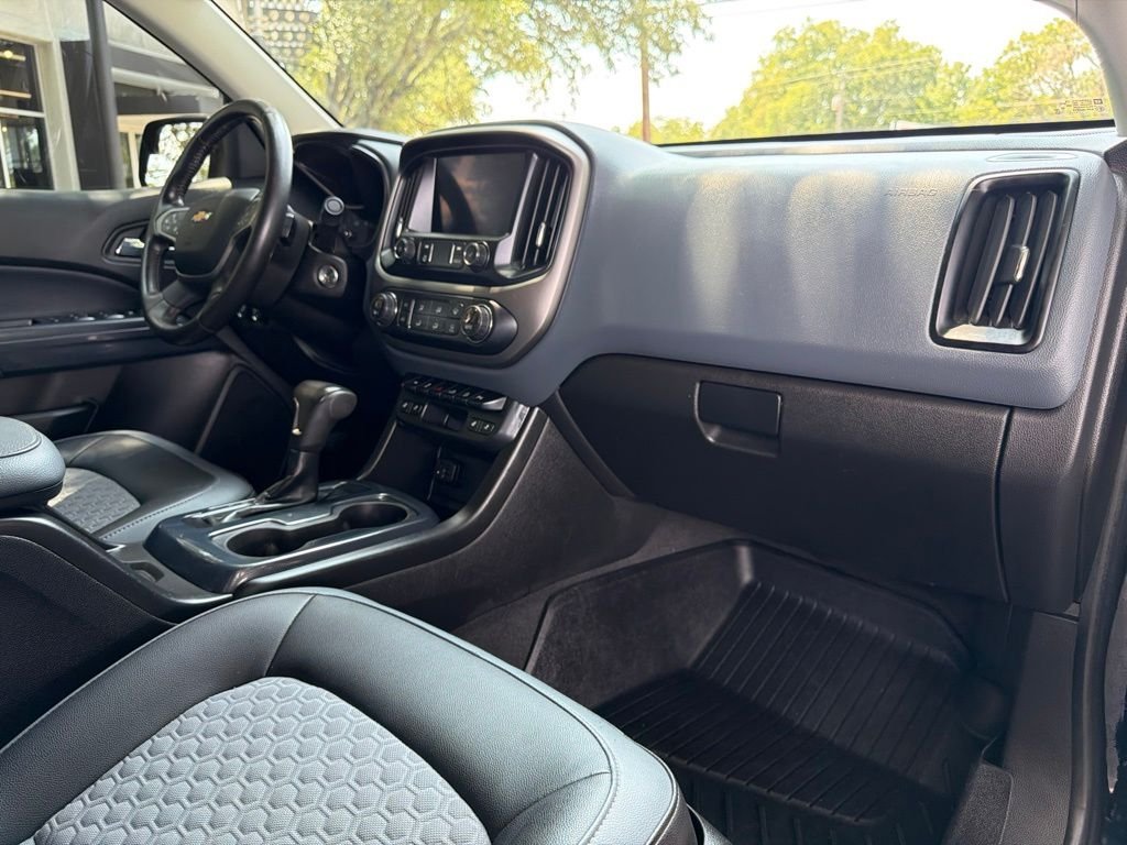 Used 2020 Black Chevrolet Z71 image 23