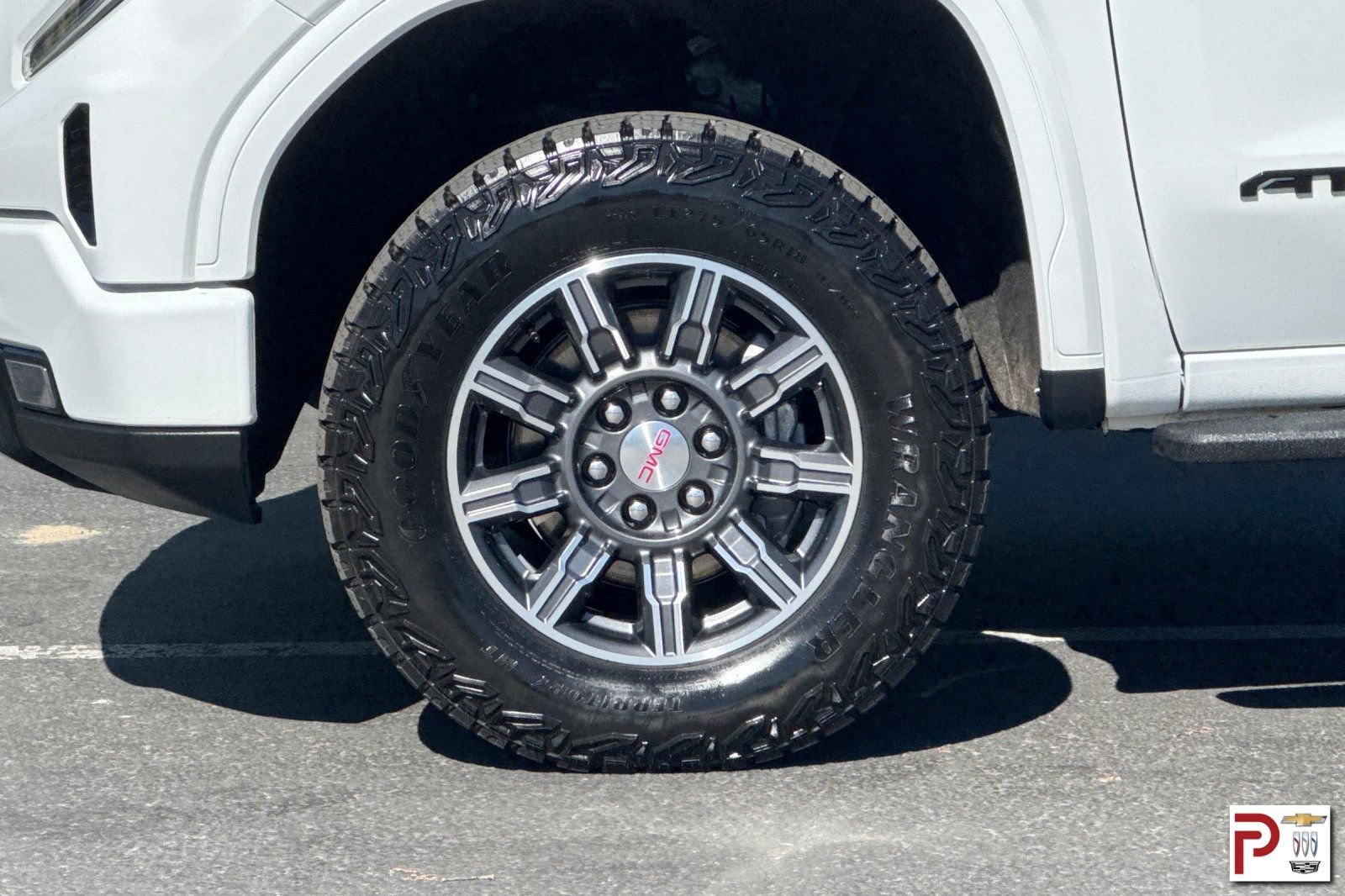 Used 2024 White GMC AT4 image 31