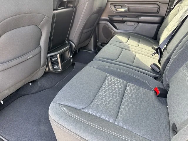 2026 RAM 1500 Express - Photo 17